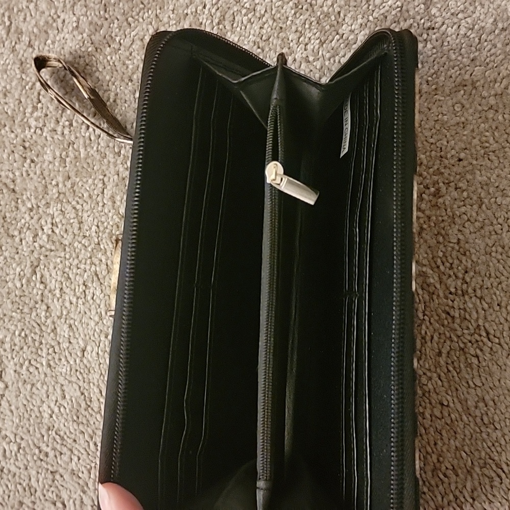 Leopard Clutch - Picture 3 of 4
